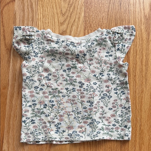 Floral Print Pearl Petal Sleeve Tee - Picture 3 of 3